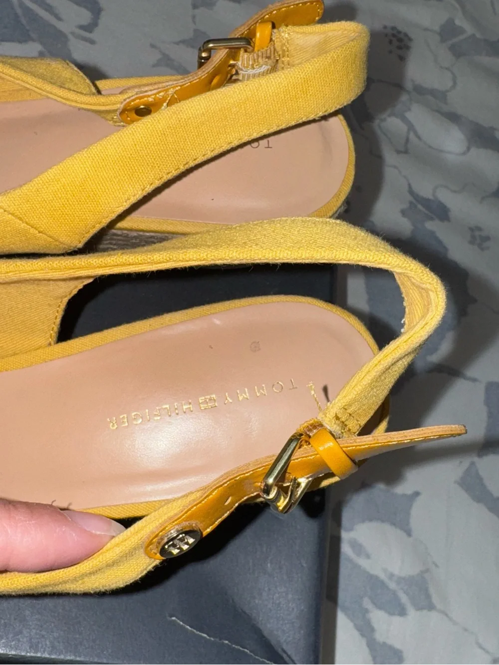 Tommy Hilfiger NHALIA2 Women’s 8.5 Yellow Espadrille Wedge Peep Toe Sandals